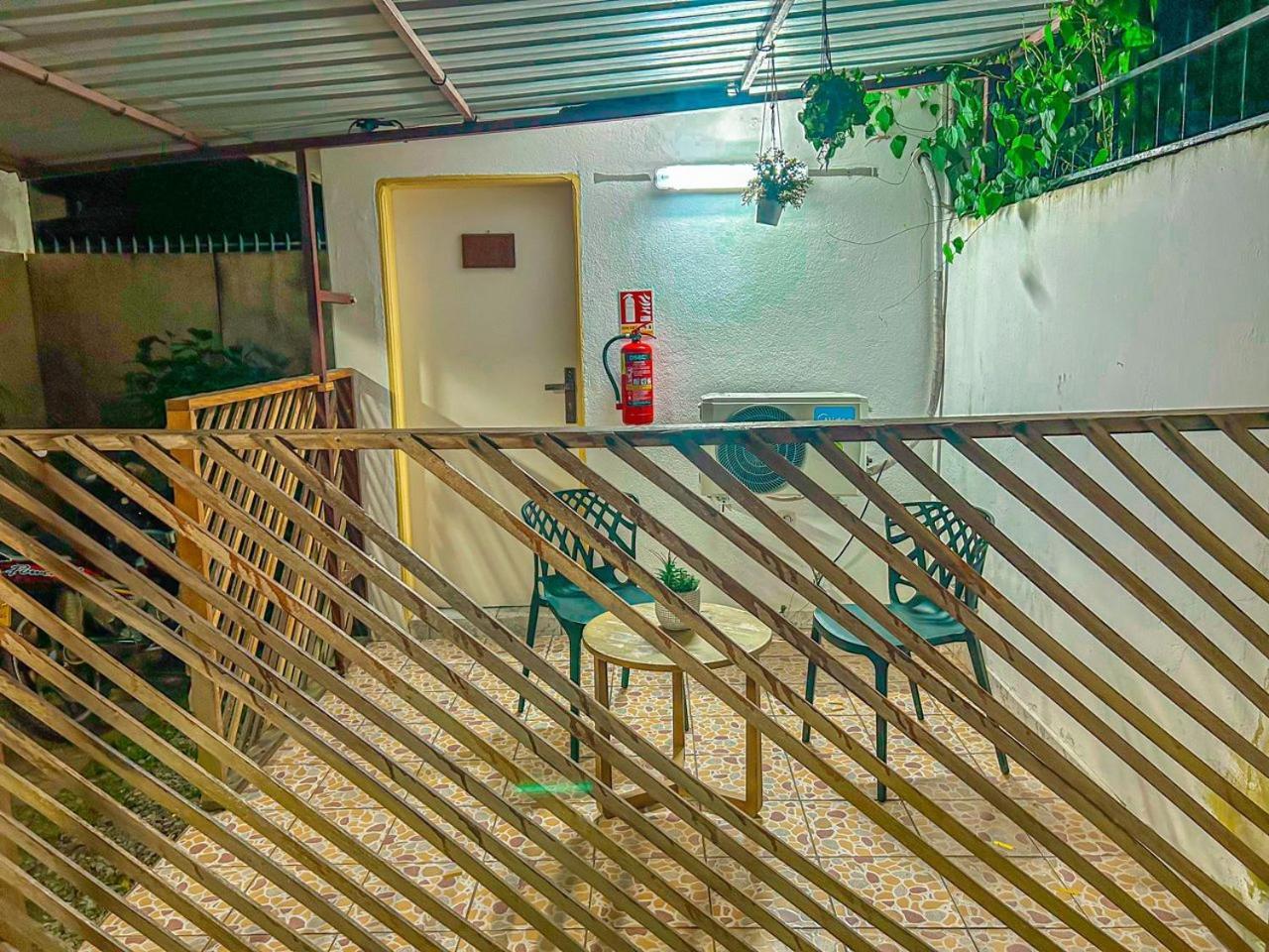 Residence Le Tali Libreville Esterno foto